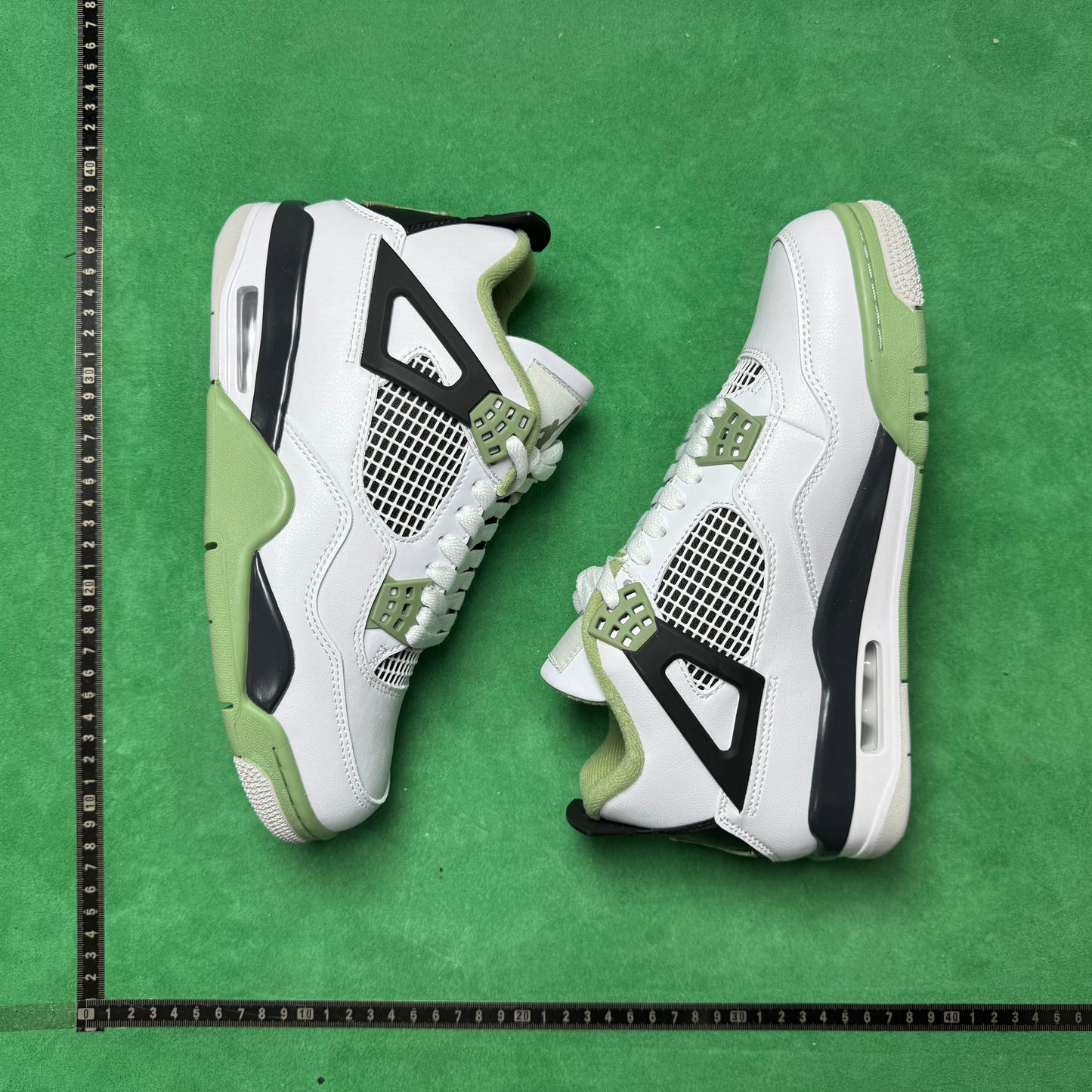 Air Jordan 4 Retro