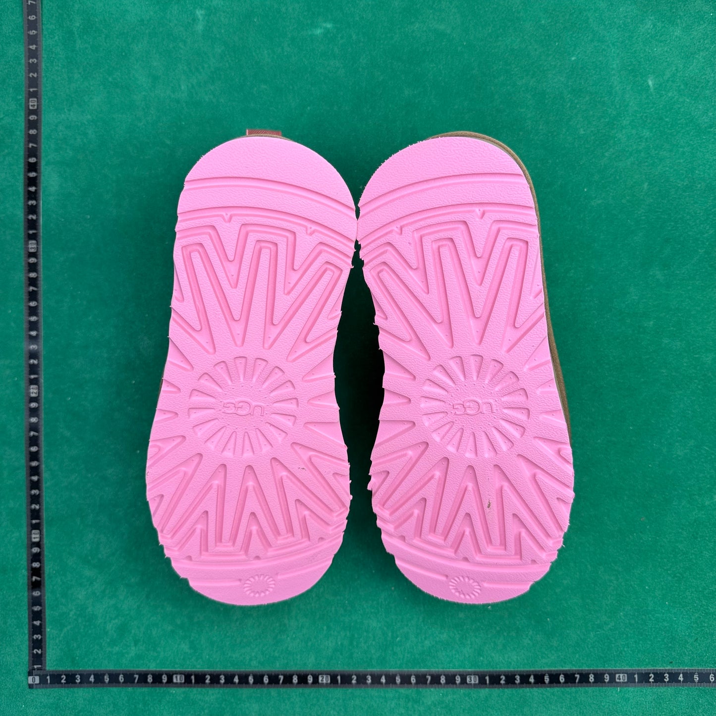 UGG