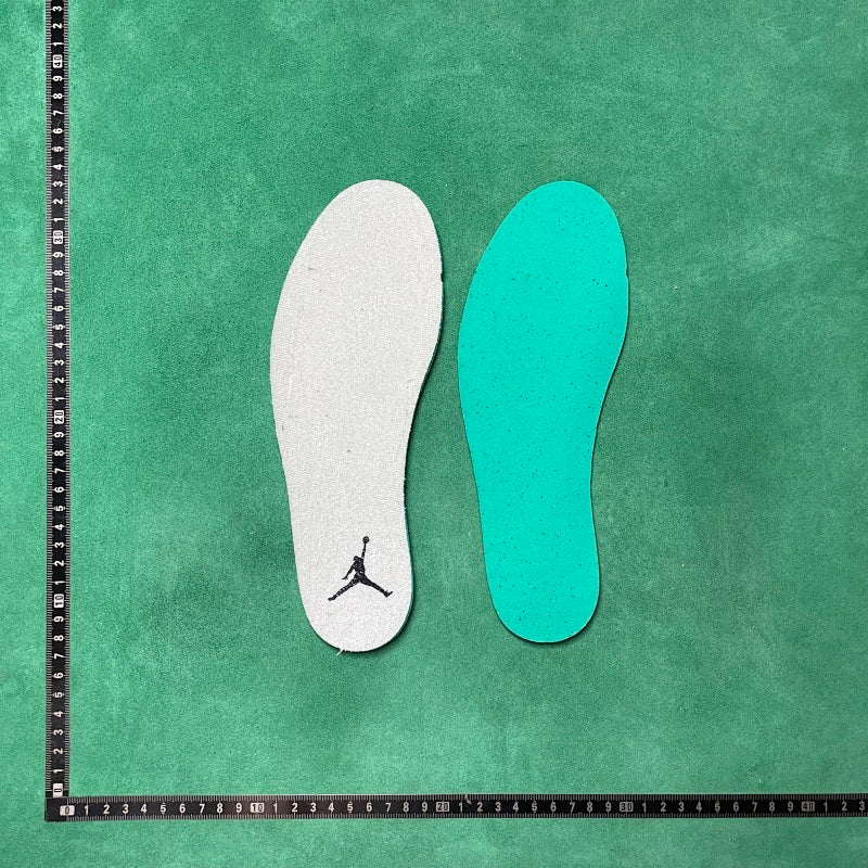 Air Jordan 4 RM