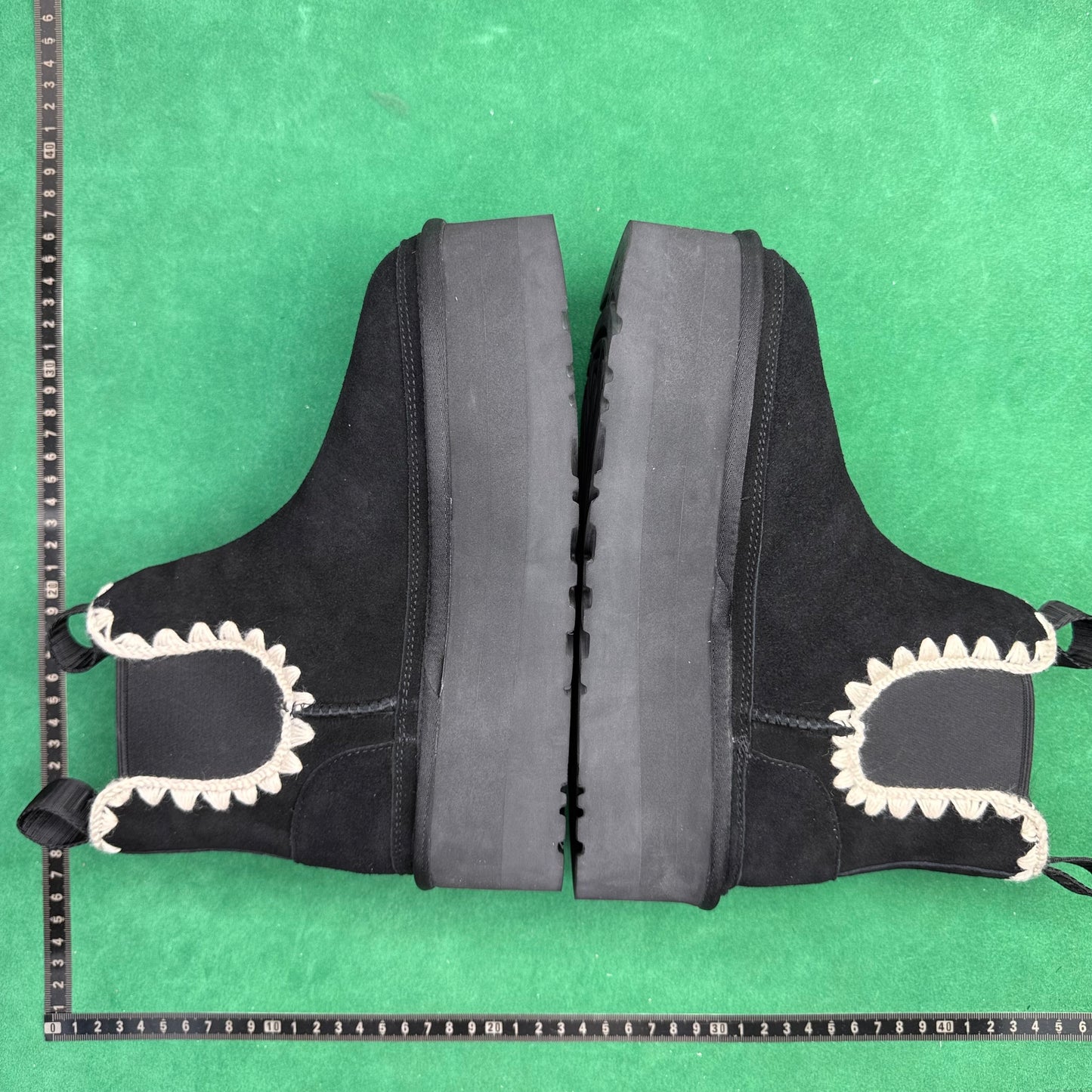 UGG