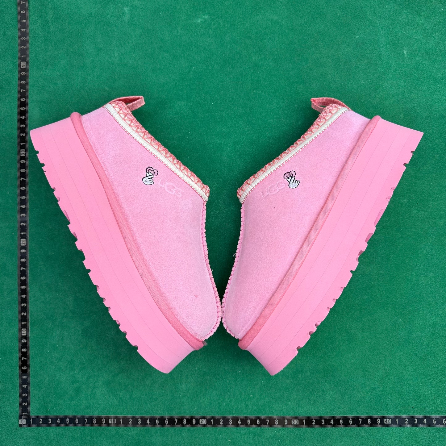 UGG