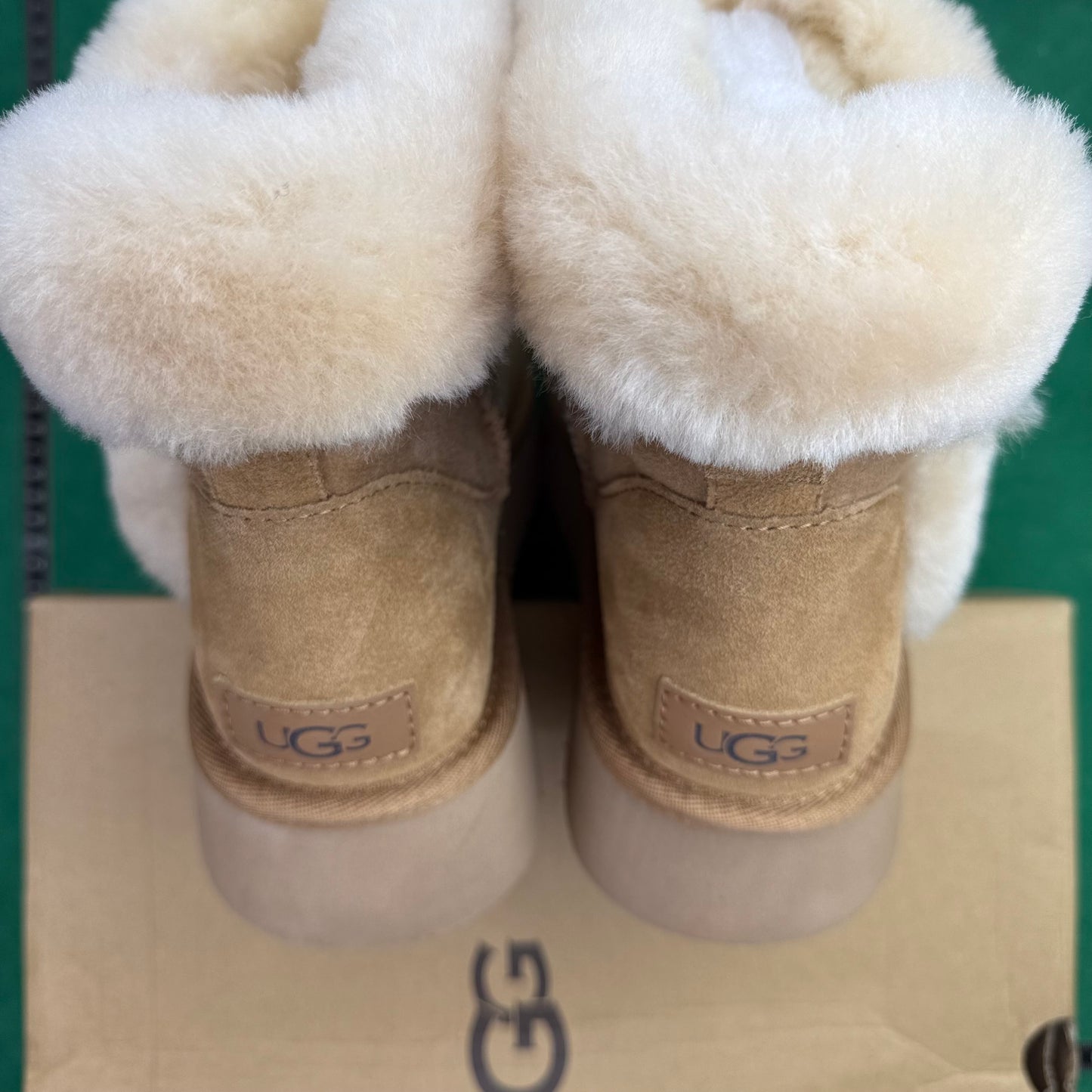 UGG