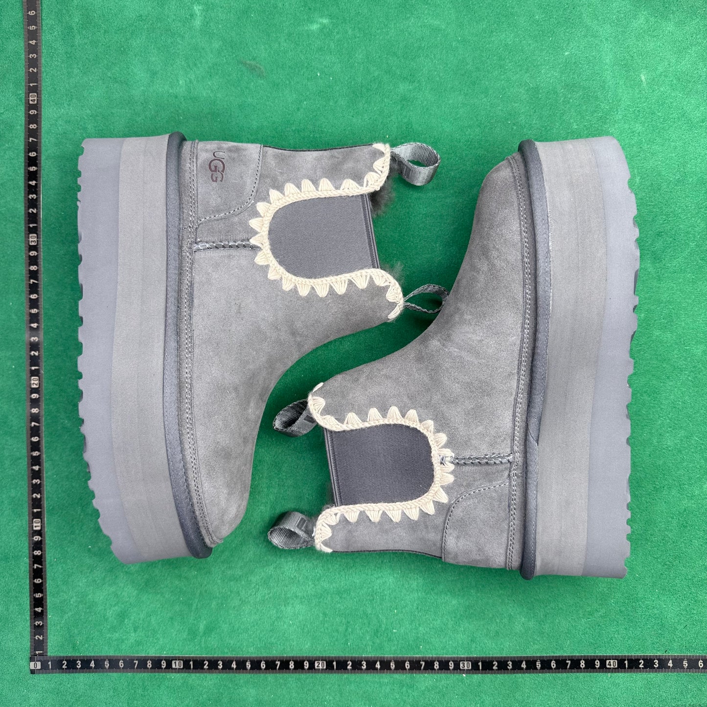 UGG