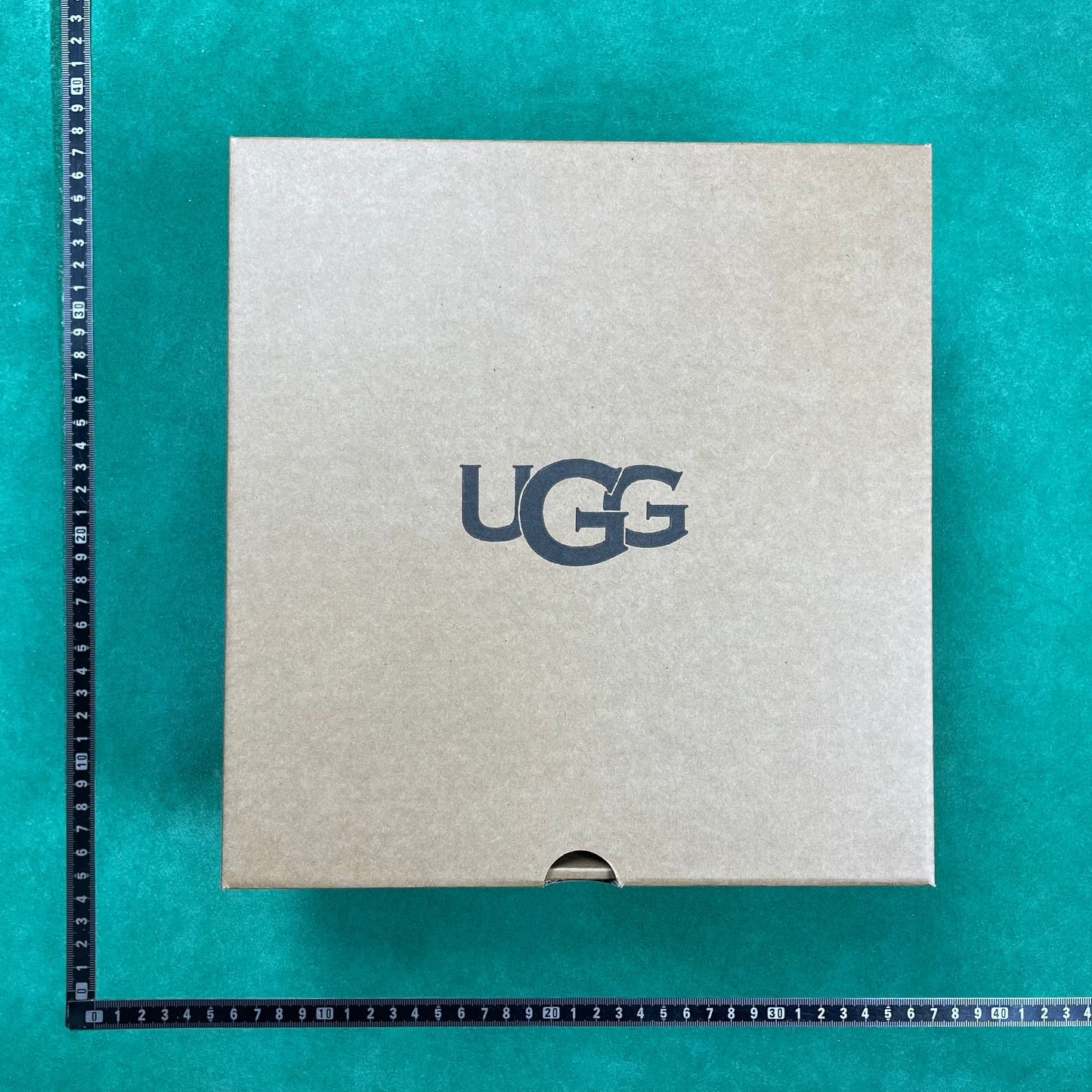 UGG