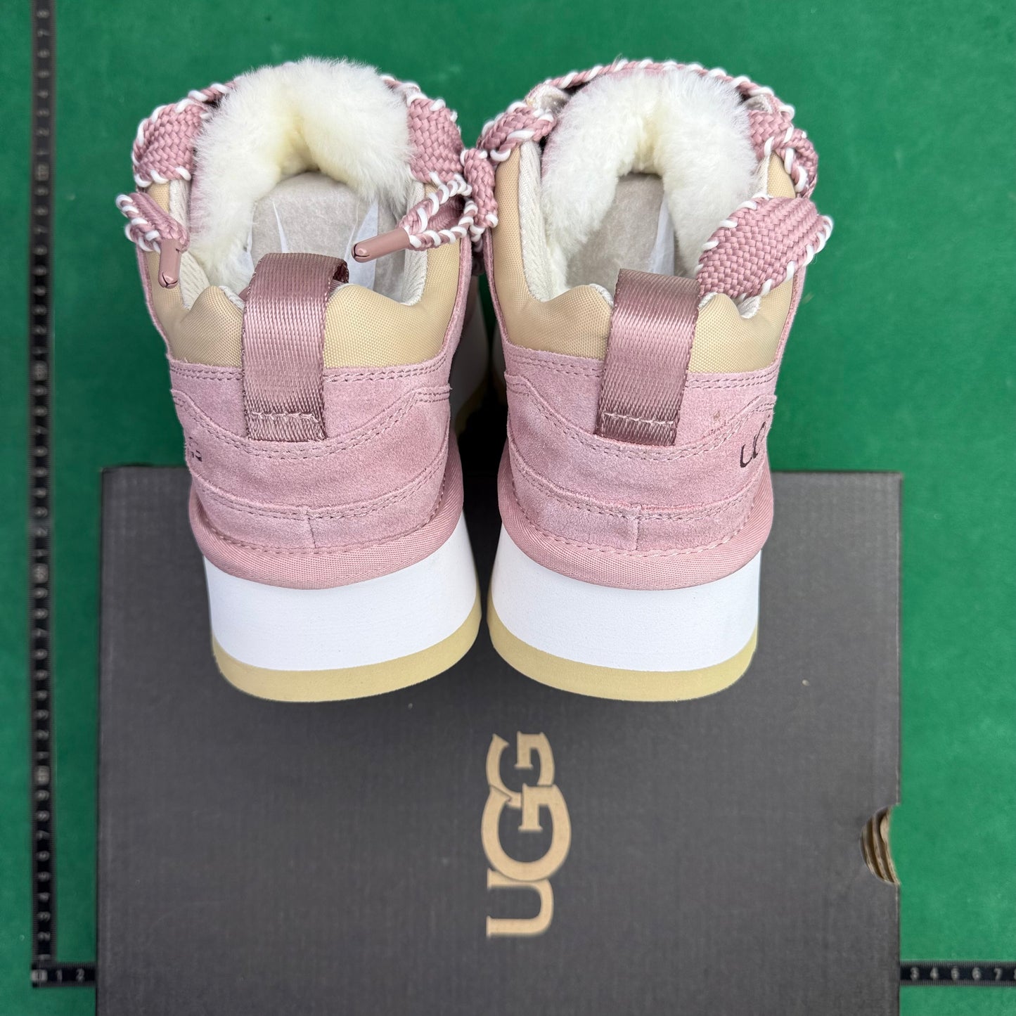UGG