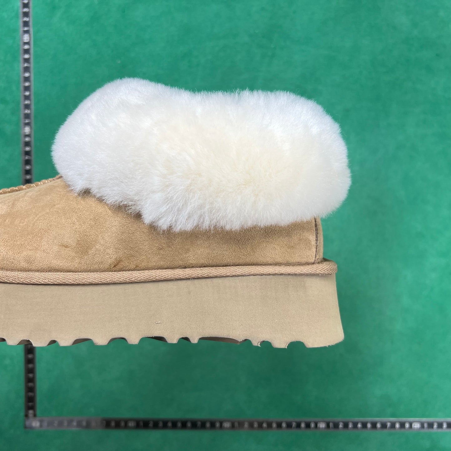 UGG