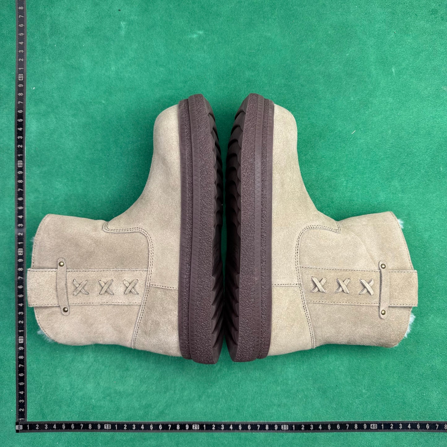 UGG