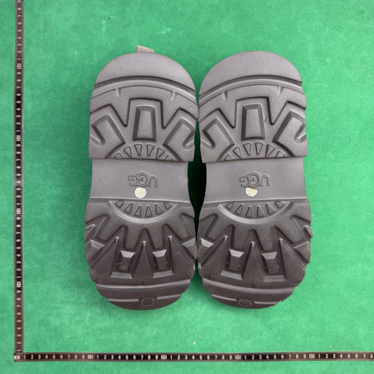 UGG