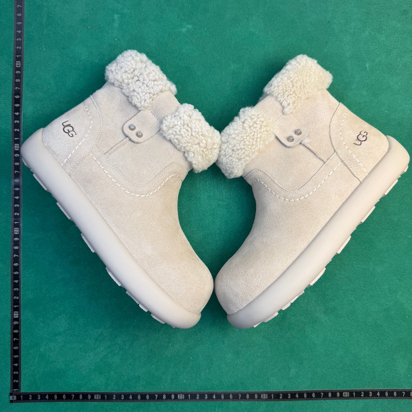 UGG