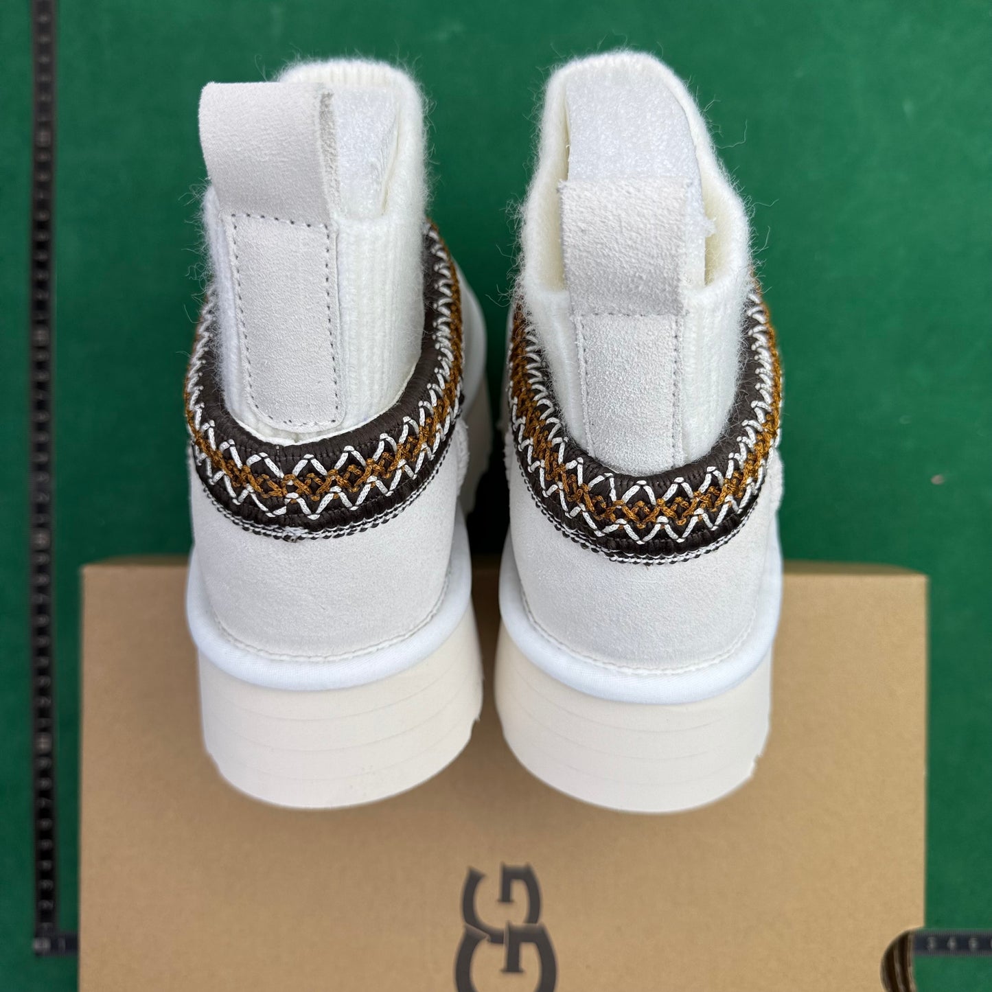 UGG