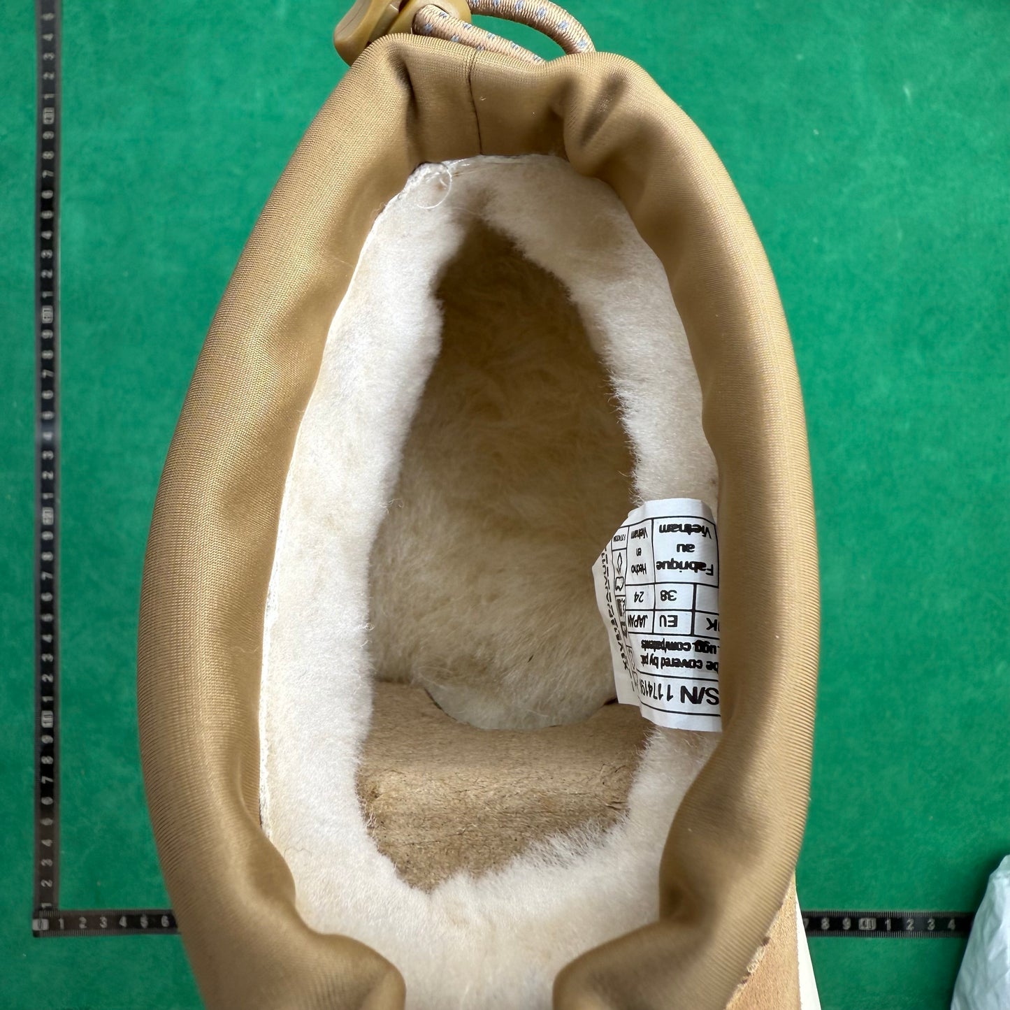 UGG