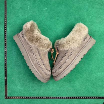 UGG