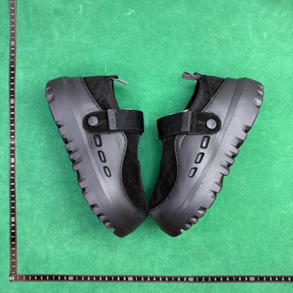 UGG