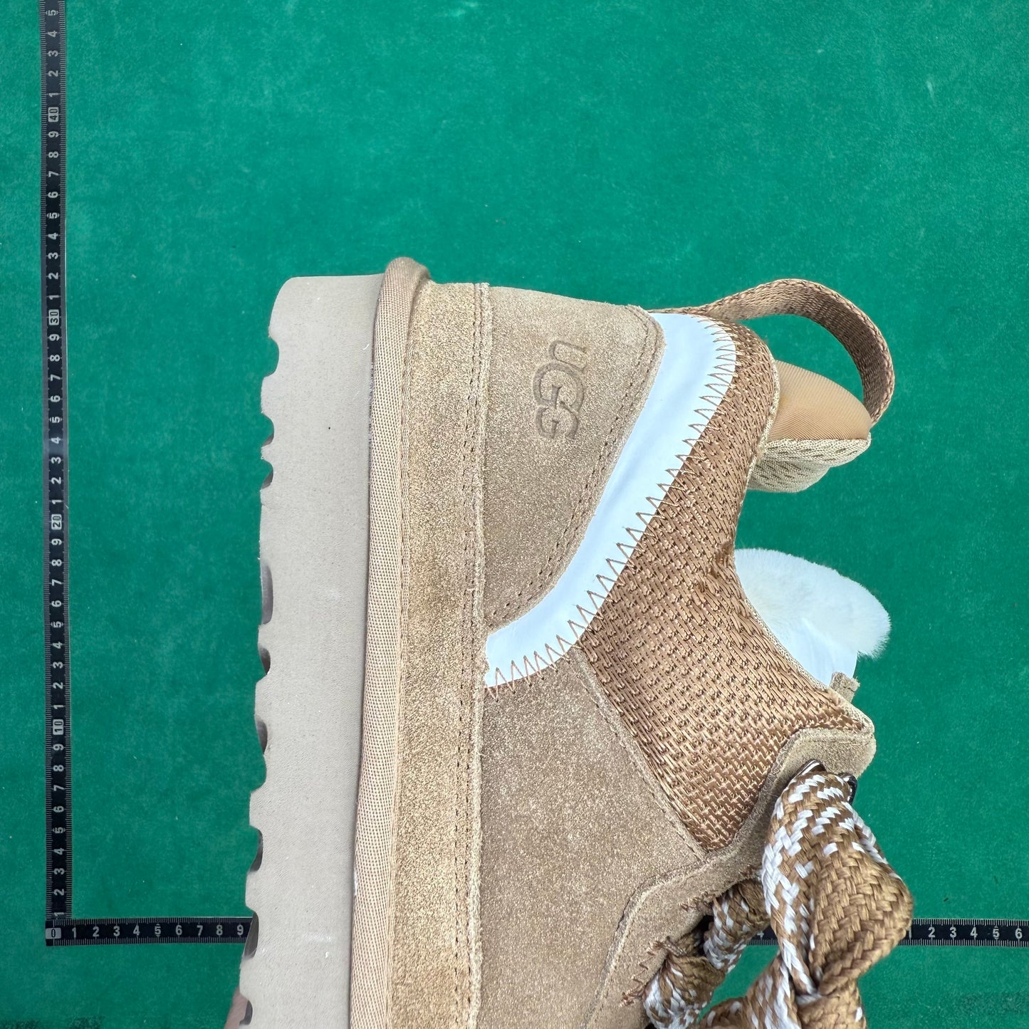 UGG