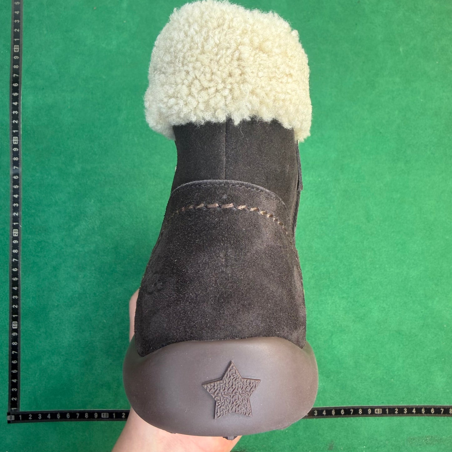 UGG