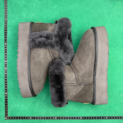 UGG