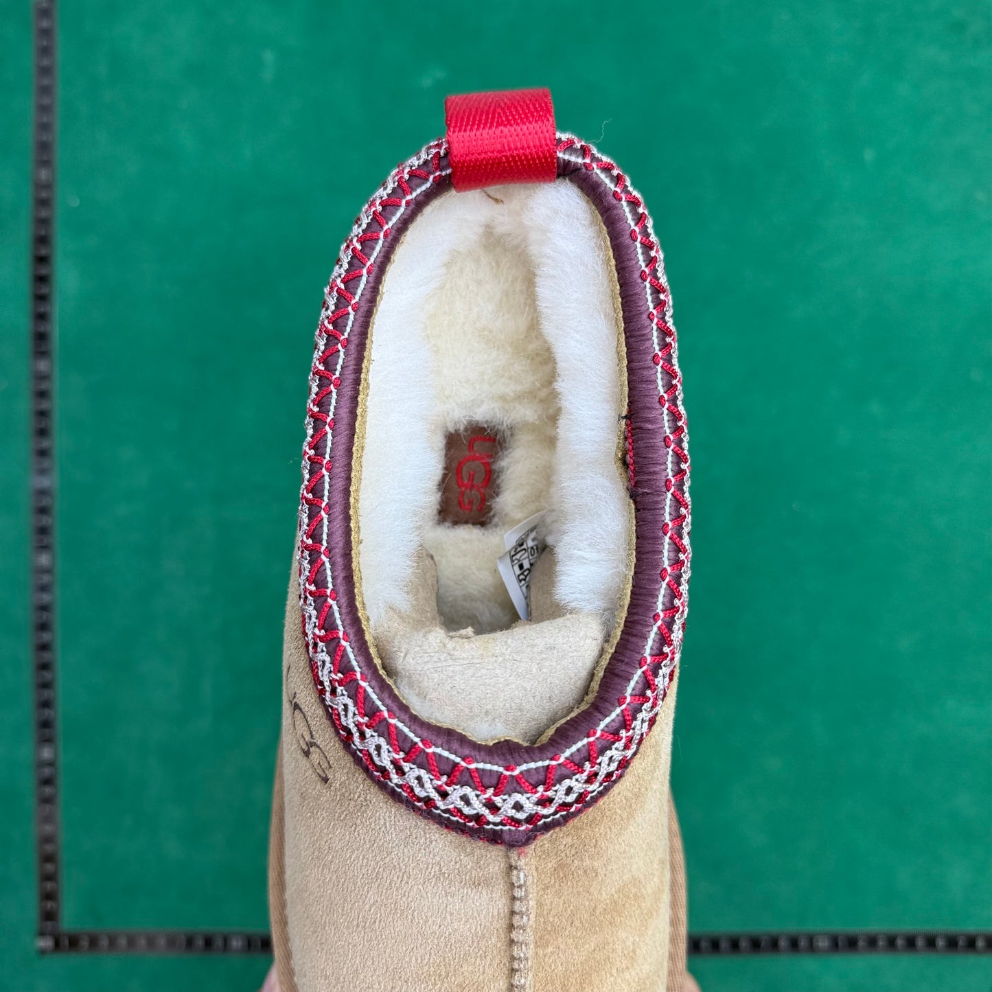 UGG
