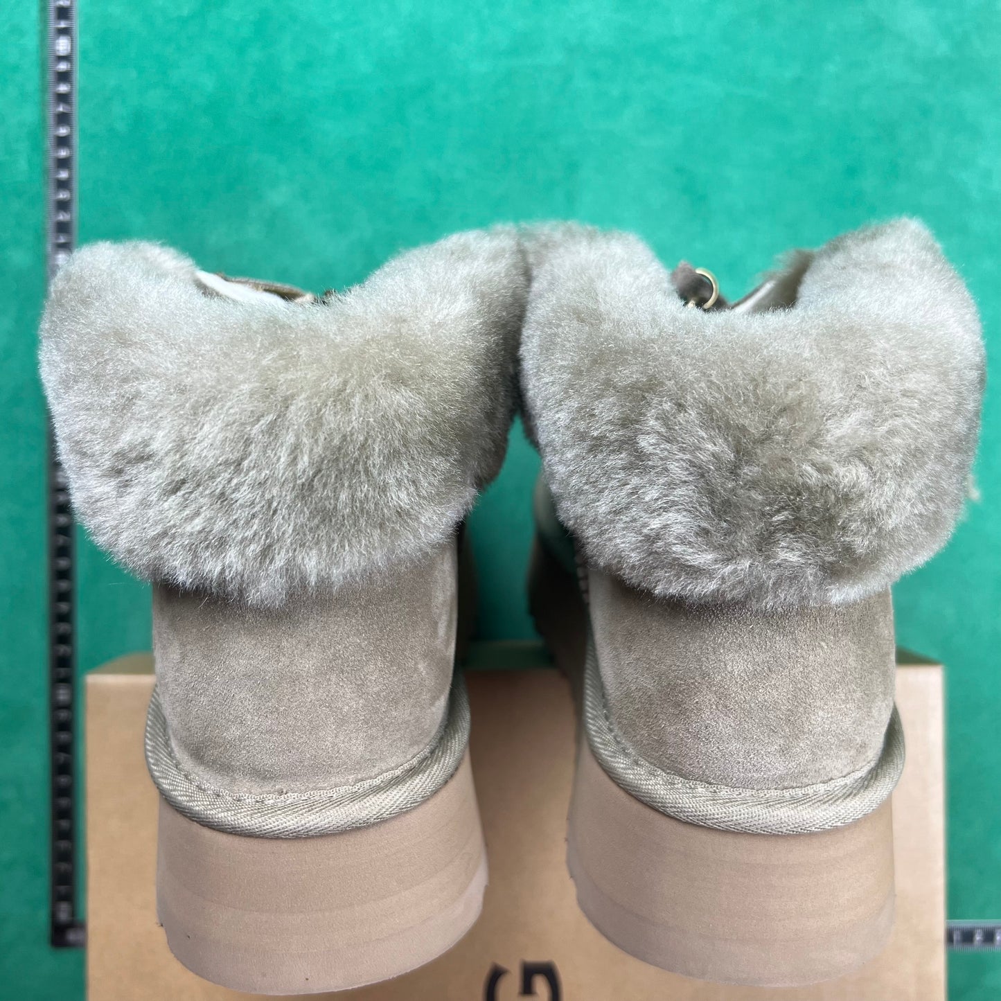 UGG