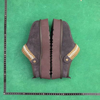 UGG