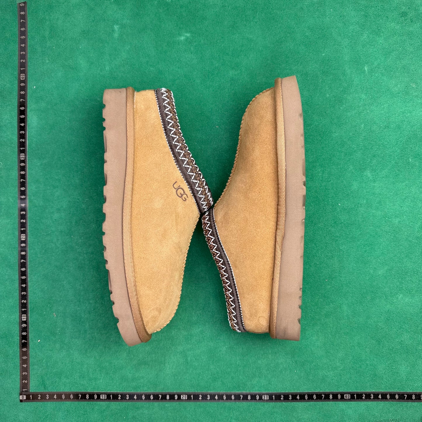 UGG