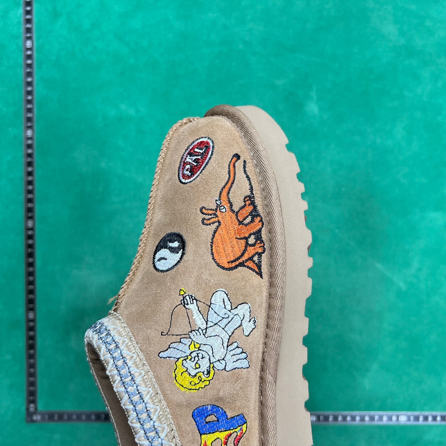 UGG