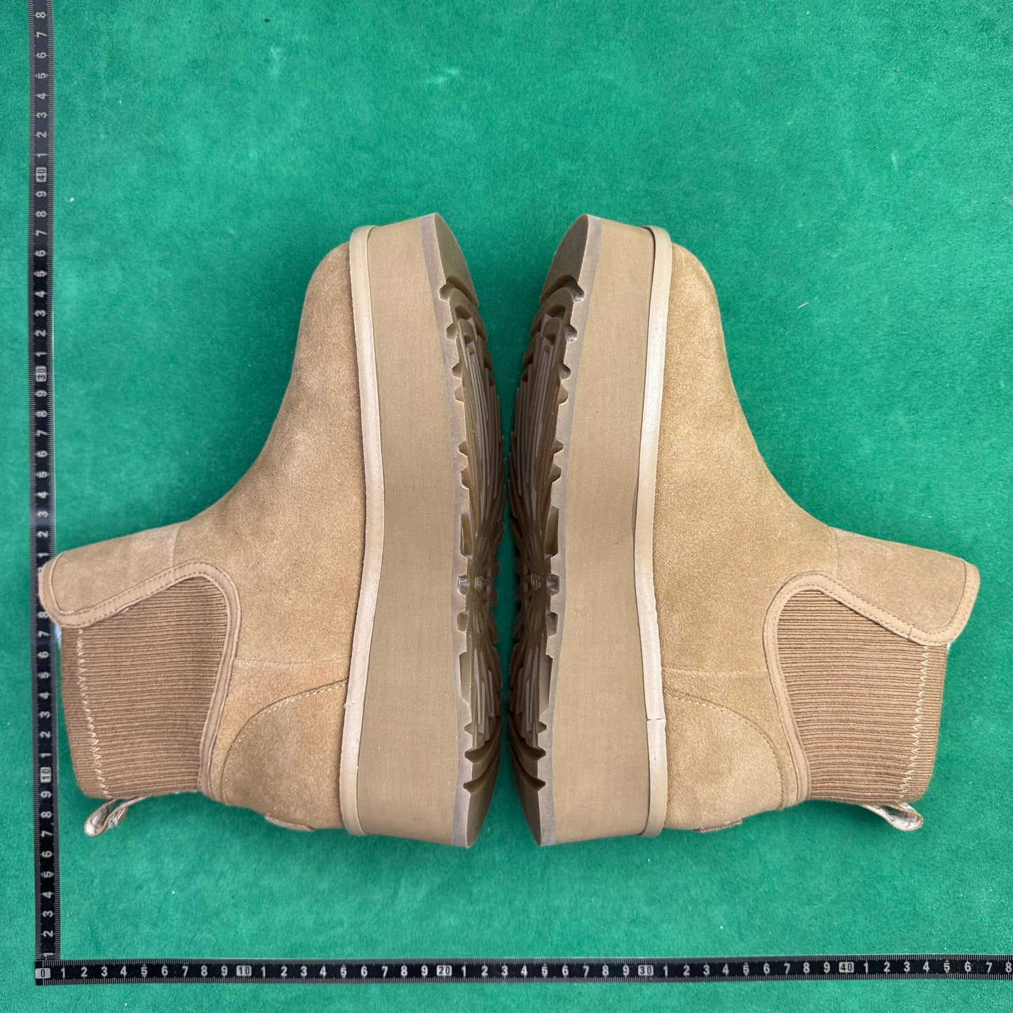 UGG