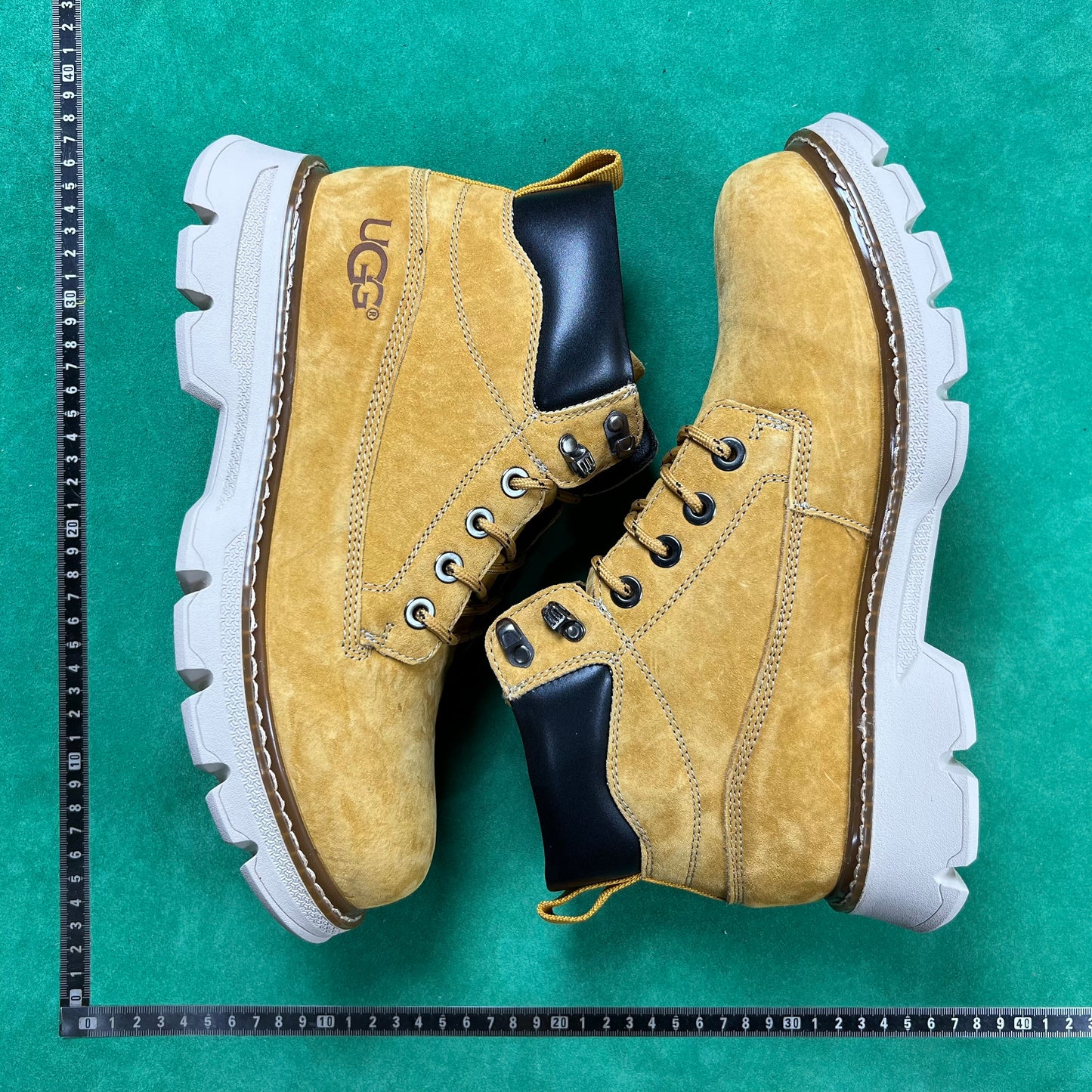 UGG