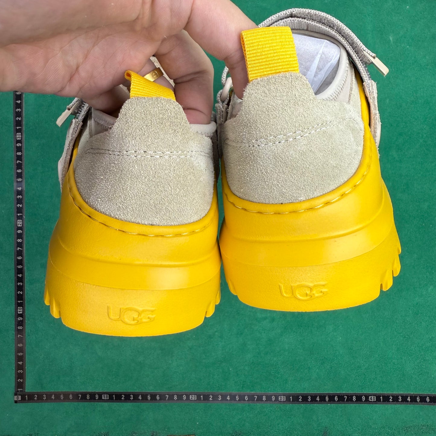 UGG