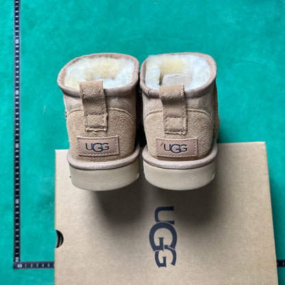 UGG