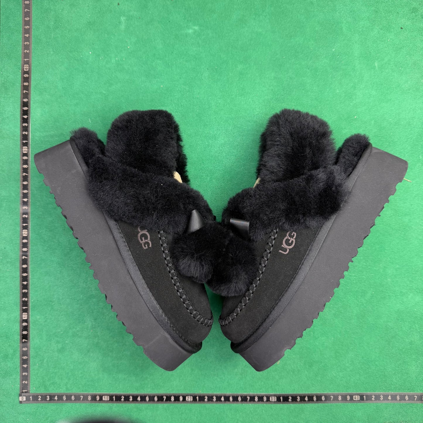 UGG