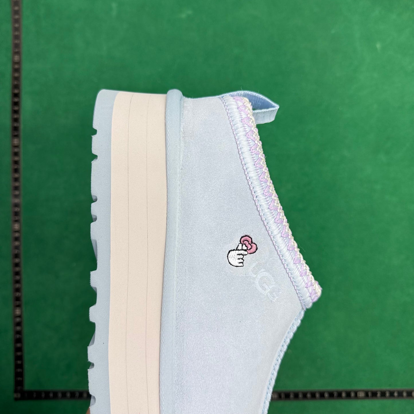 UGG