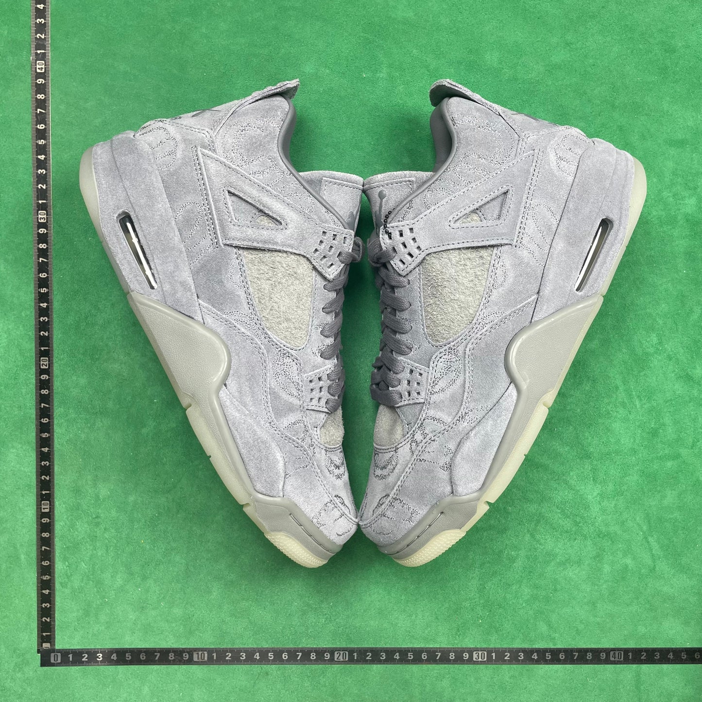 Air Jordan 4 Retro Kaws
