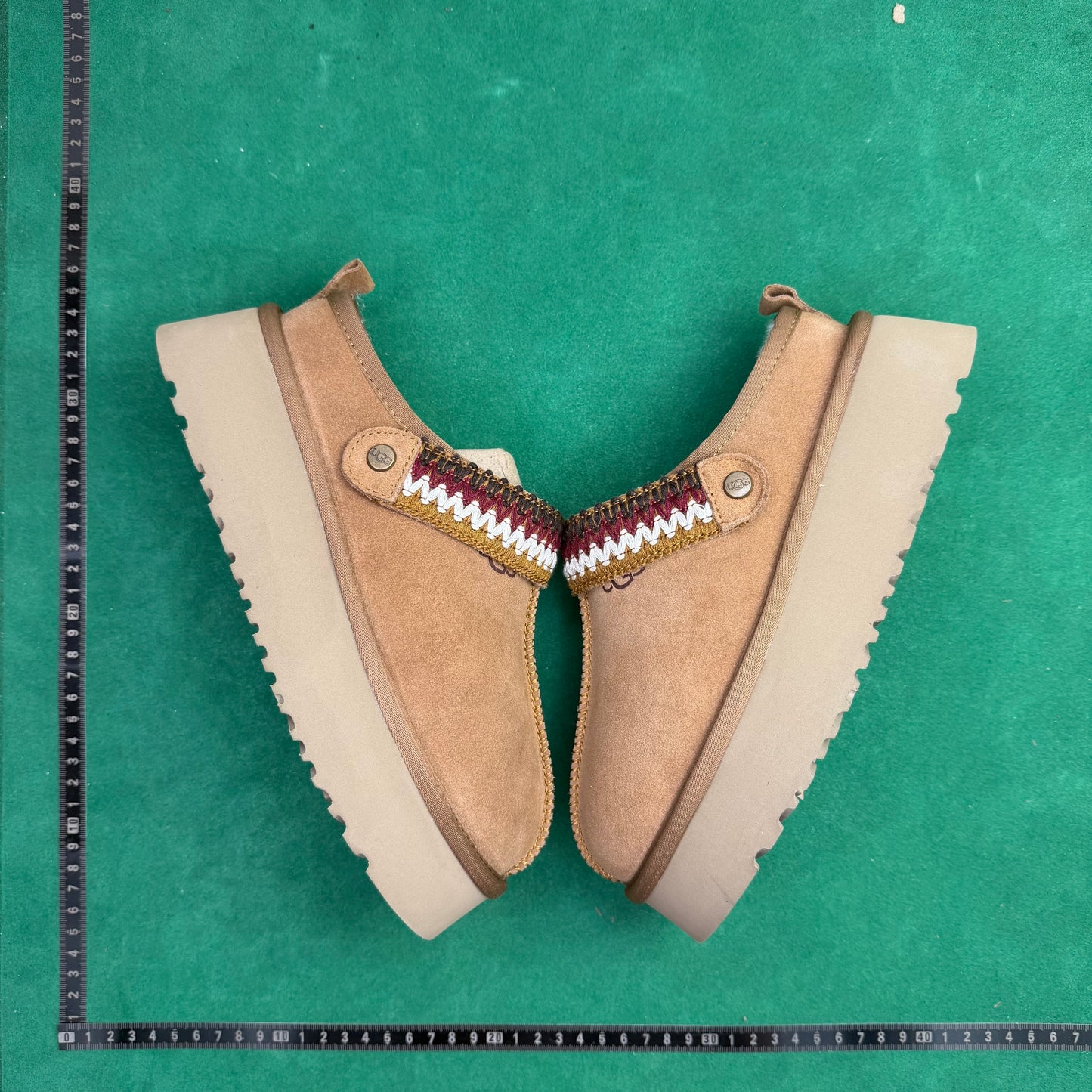 UGG