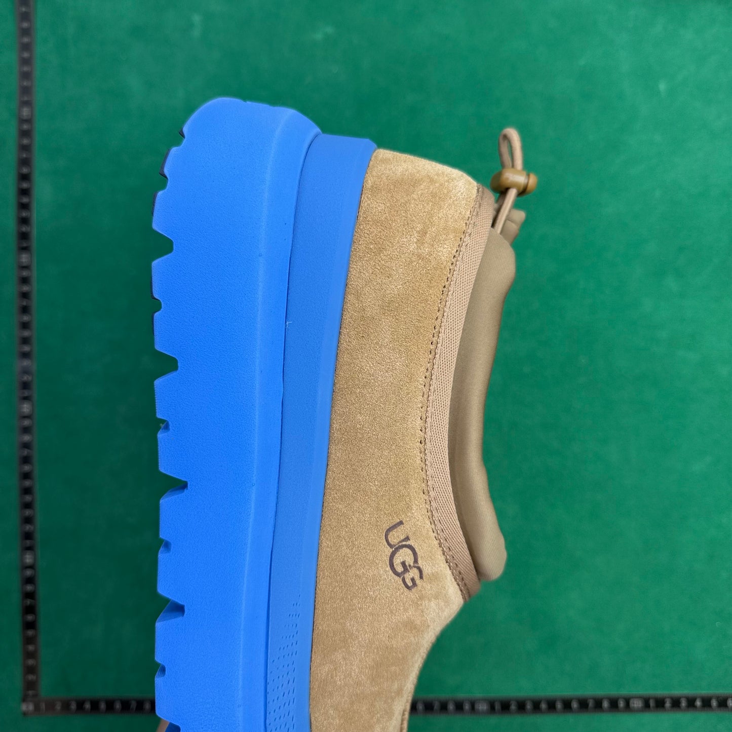 UGG
