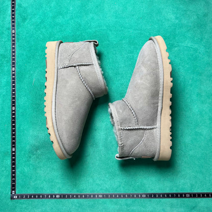 UGG