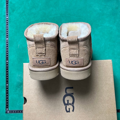 UGG