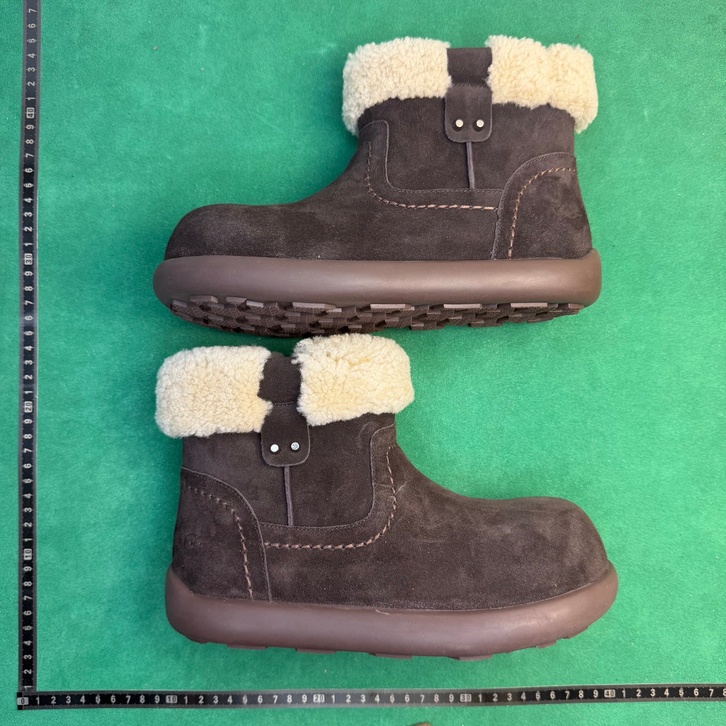 UGG