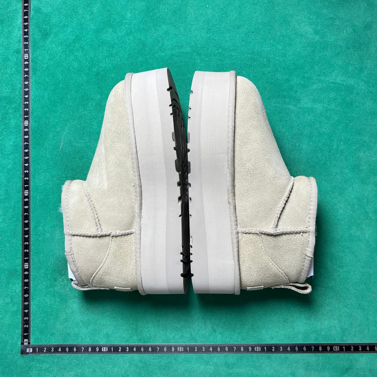 UGG