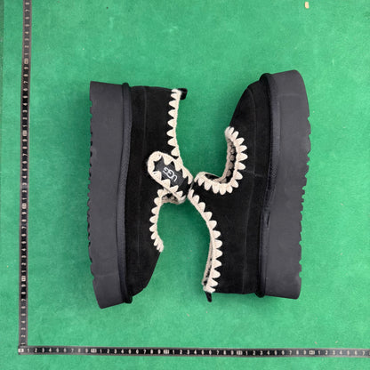 UGG