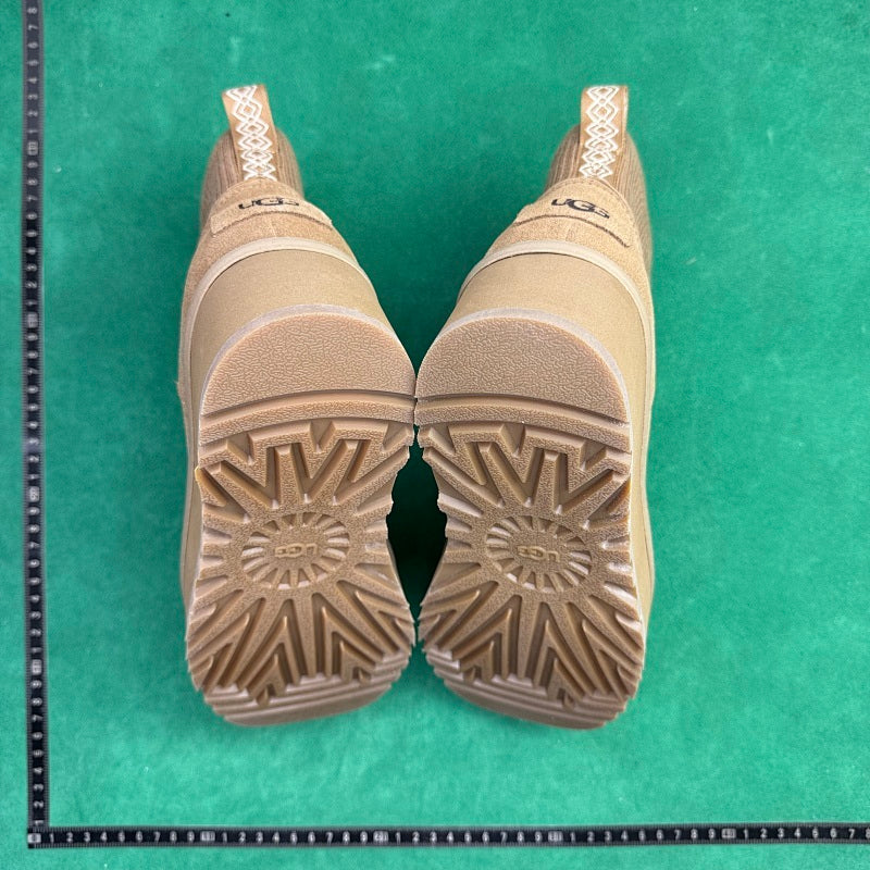 UGG