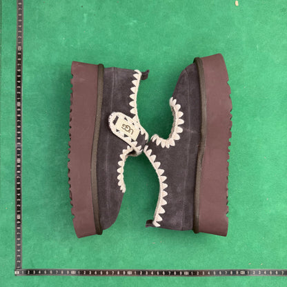 UGG