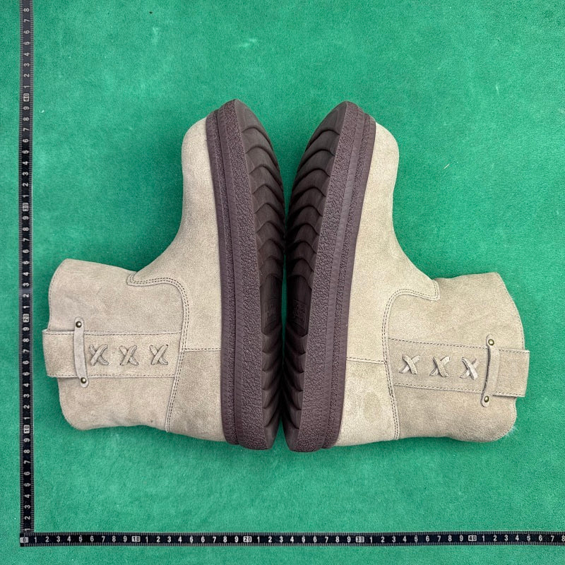 UGG