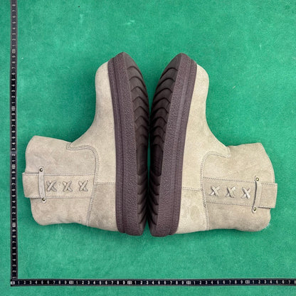 UGG