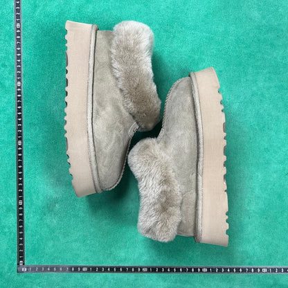 UGG