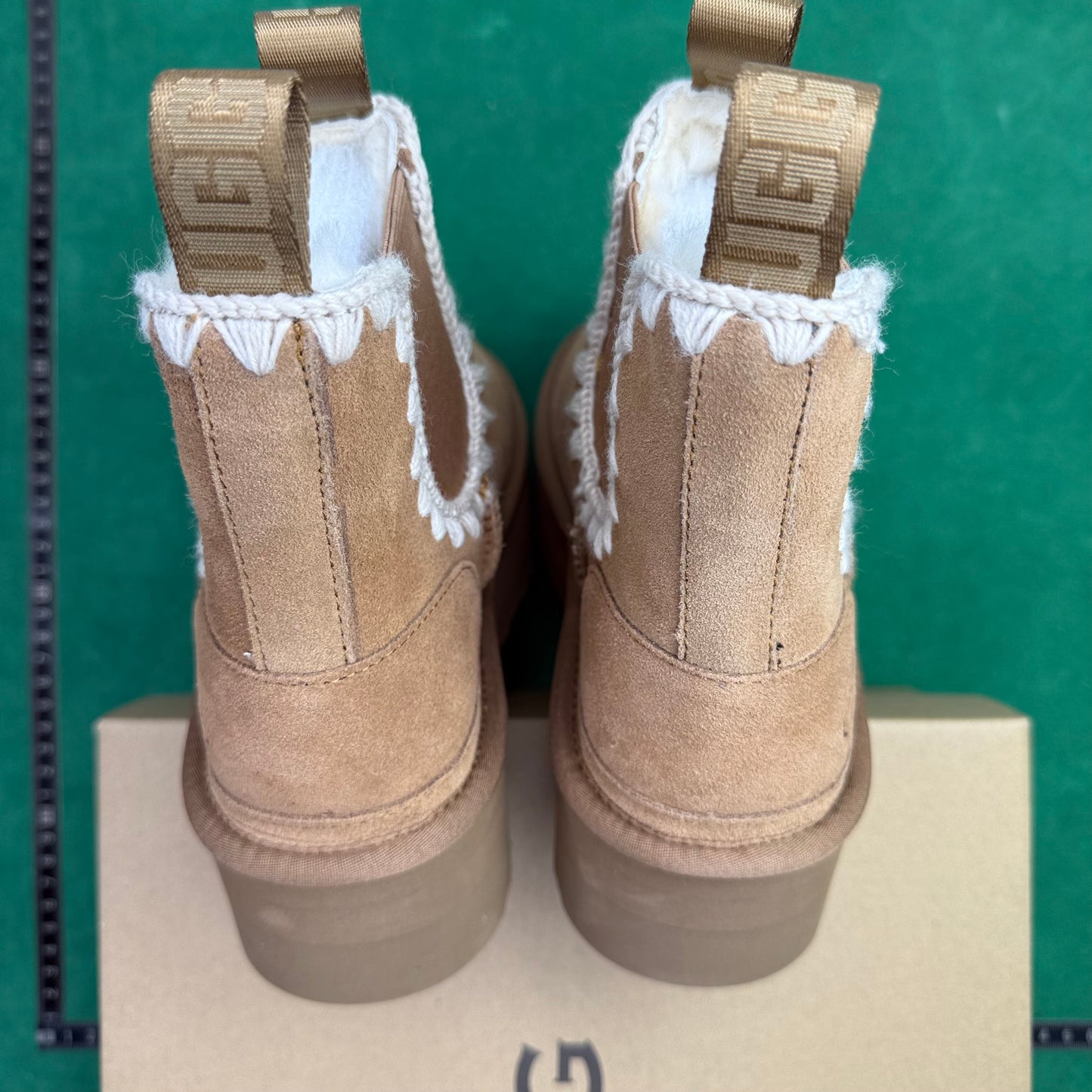 UGG