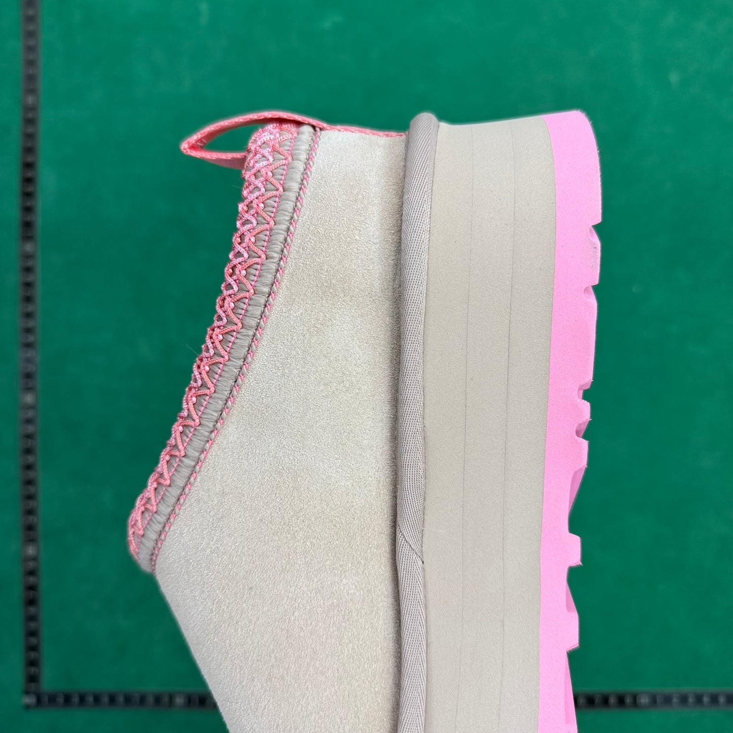 UGG