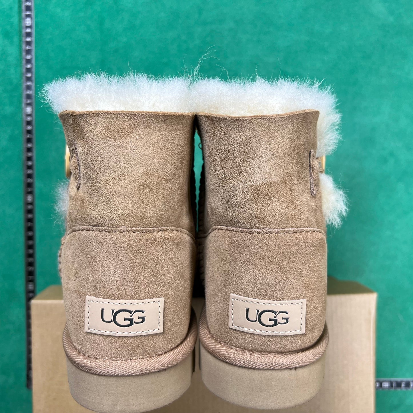 UGG