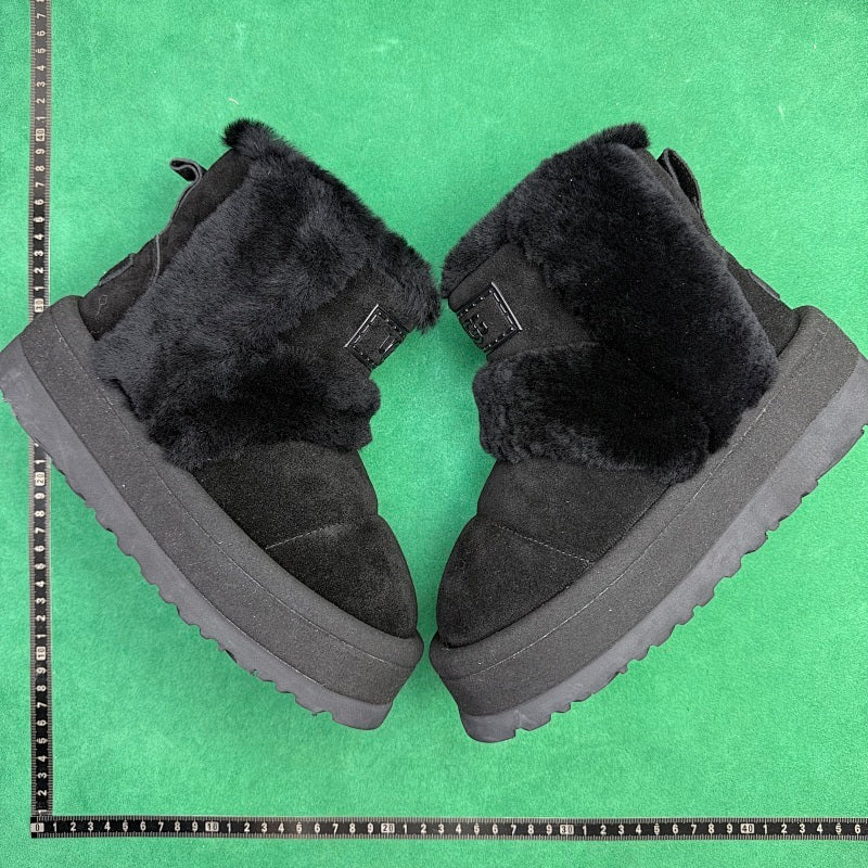 UGG