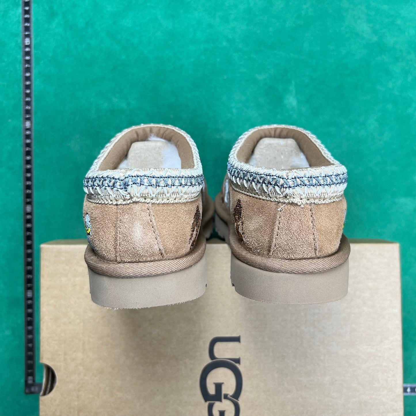 UGG