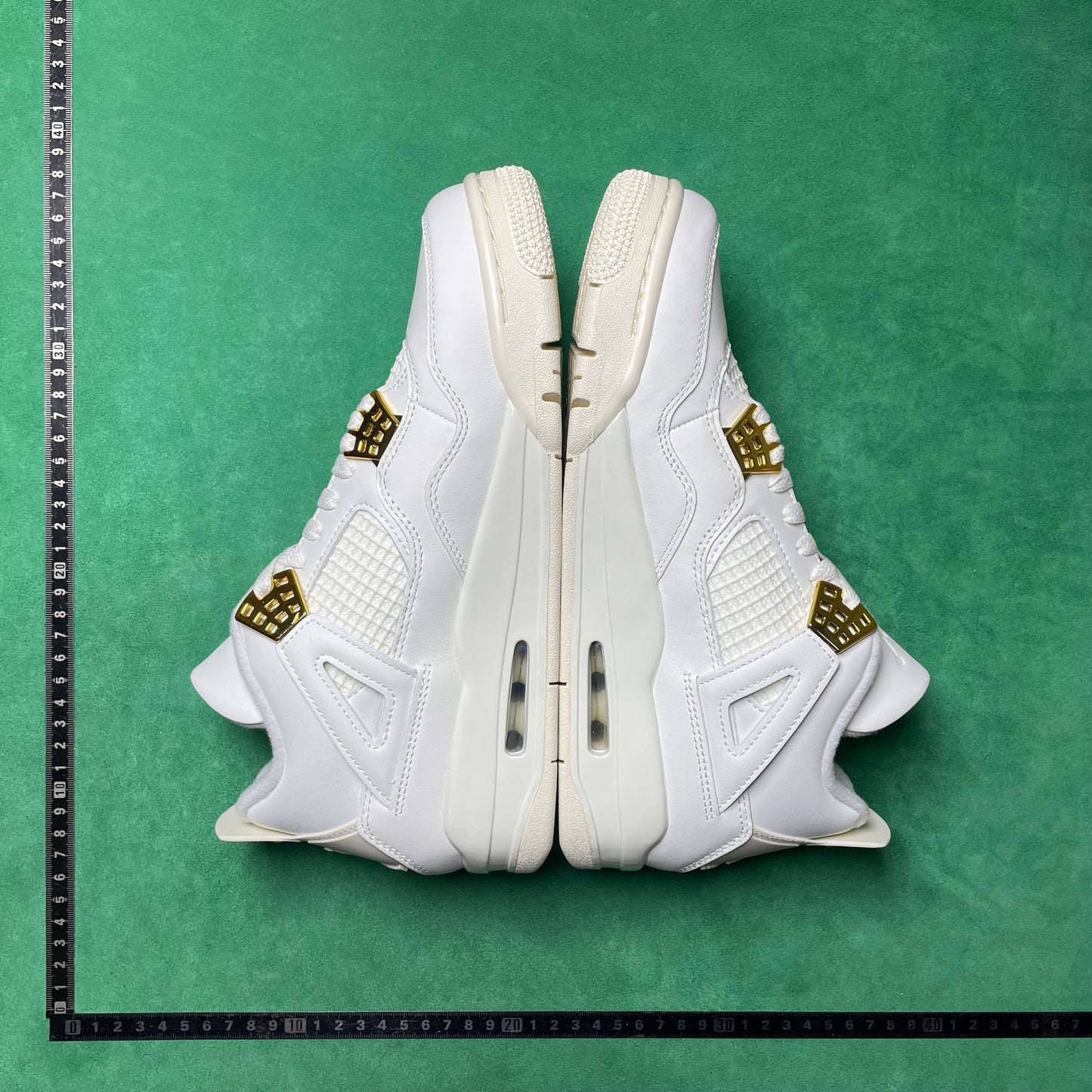 Air Jordan 4 WMNS Retro